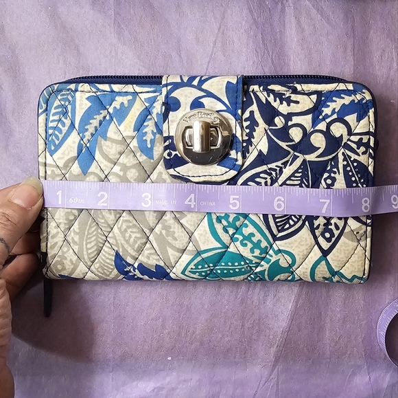 Vera Bradley RFID TURNLOCK WALLET CLUTCH & Cosmetic Case Bundle - LIKE NEW! - Picture 6 of 15